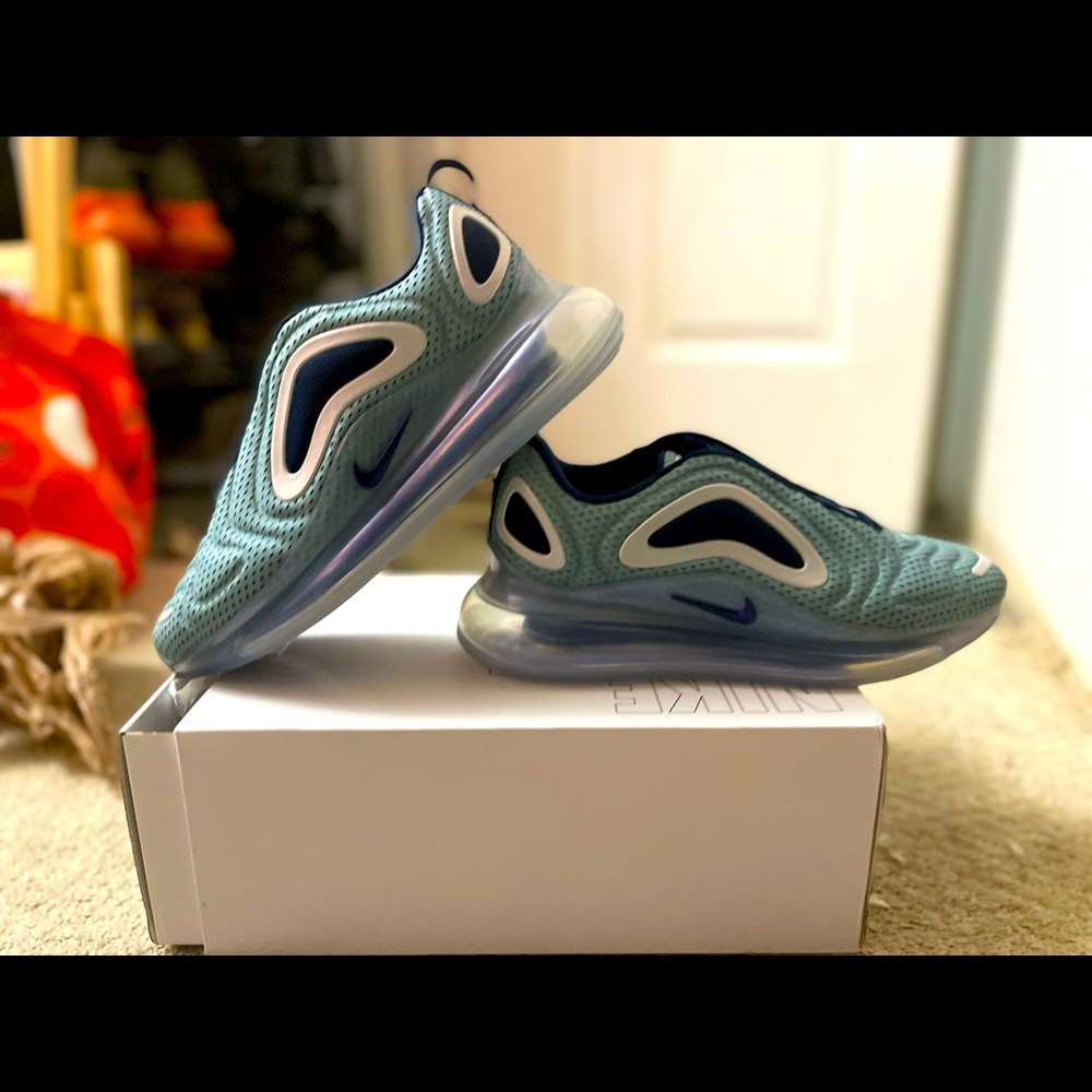 Nike AirMax 720 “Northern Lights” .